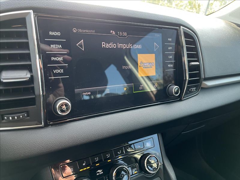 Škoda Karoq 2,0 TDi 110 4x4 DSG TAŽNÉ -DPH - fotka 17 z 47