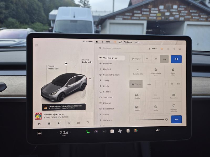 Tesla Model Y ZAMLUVENO ! - fotka 20 z 49