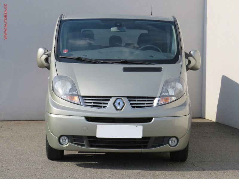 Renault Trafic (2014) 2.0dCi 9míst, AC, 84kW - fotka 2 z 3