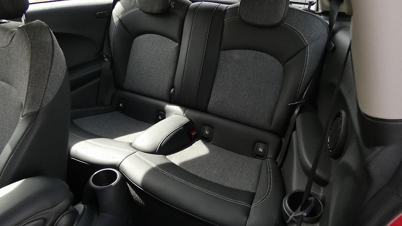 Mini Cooper 1.5T  5dv - fotka 19 z 22