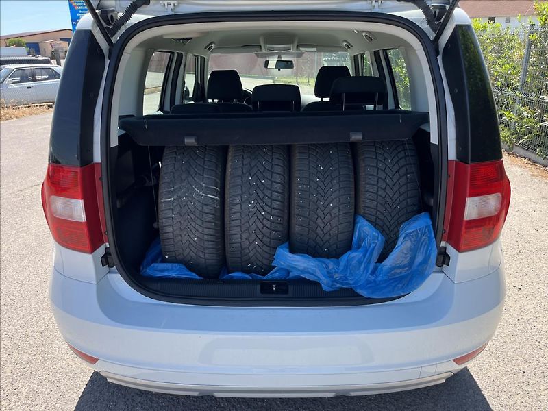 Škoda Yeti 1,2 TSi 81KW KLIMA 2x KOLA - fotka 29 z 37