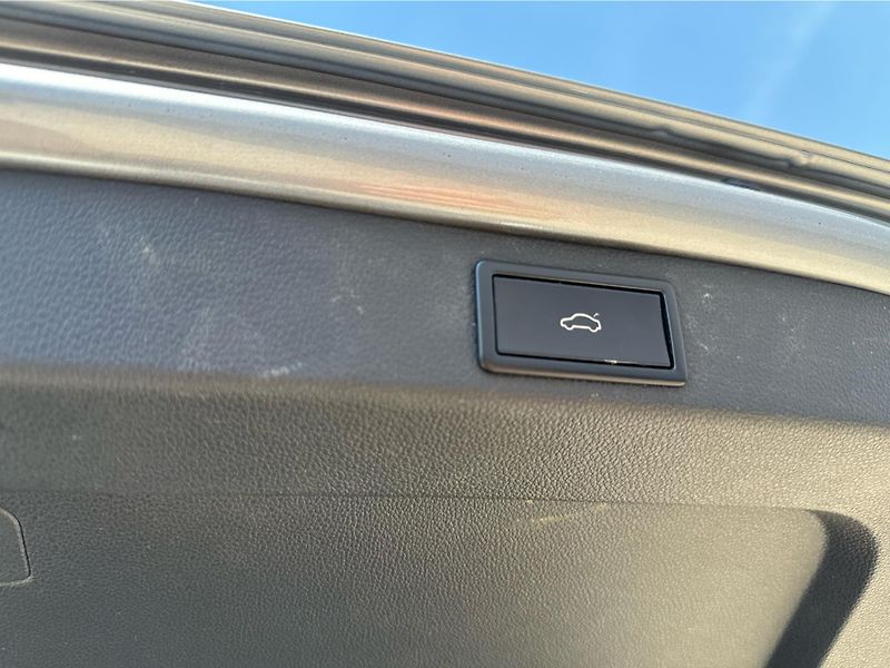 Škoda Superb Combi Grt L&K TD 140/2.0 A7A 4 - fotka 16 z 27