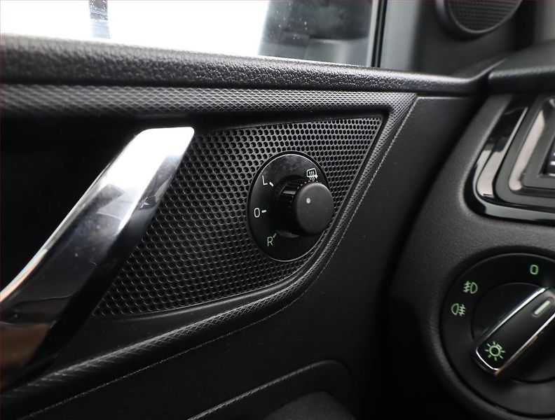 Škoda Rapid (2014) Spaceback 1.2 TSI, Serv.kniha - fotka 14 z 17
