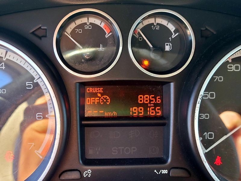 Peugeot 308 SW *KLIMA,SERV.KNÍŽKA,7míst  - fotka 28 z 34