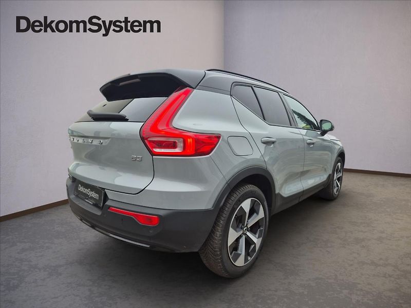 Volvo XC40 2,0 B3 Plus Dark - fotka 3 z 19