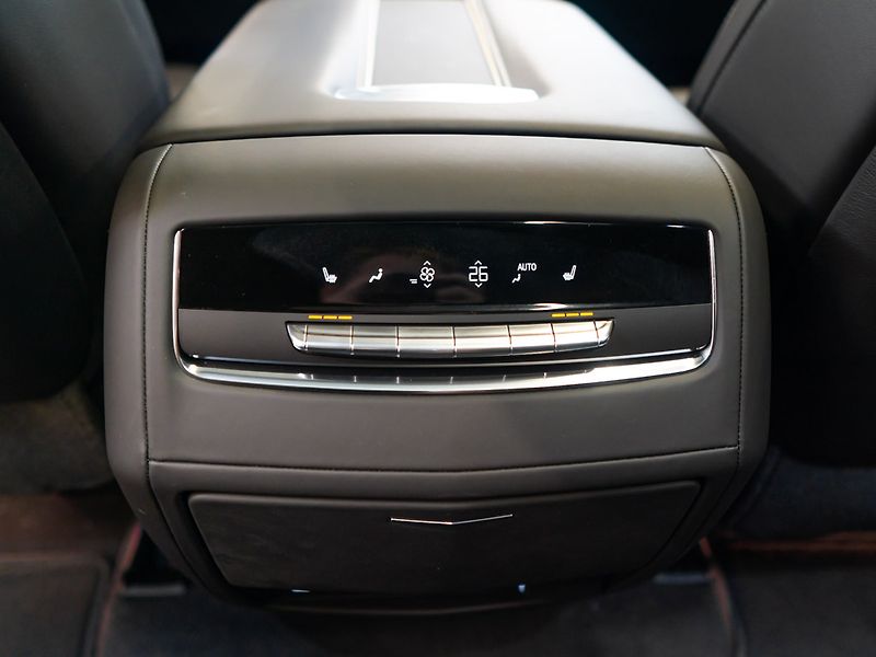 Cadillac Escalade (2024) 6.2 Premium Luxury Platinum - fotka 45 z 50