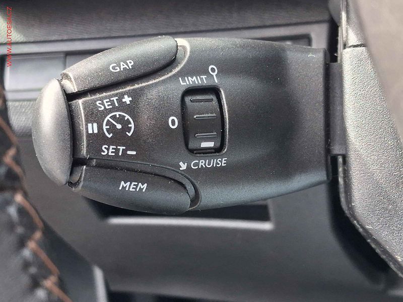 Peugeot 3008 (2020) 1.5 HDi, GT Line, AT, LED - fotka 13 z 18