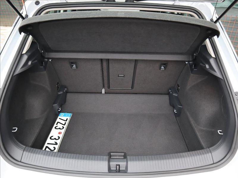 Volkswagen T-Roc 1,6 TDi Style LED Webasto Asis - fotka 32 z 39