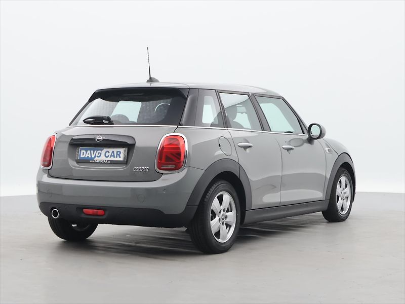 Mini Cooper 1,5 100 kW 1.Maj. Aut.klima - fotka 7 z 28