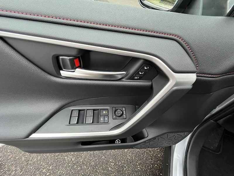 Toyota RAV4 2.5 TNGA PHEV Executive JBL - fotka 25 z 28