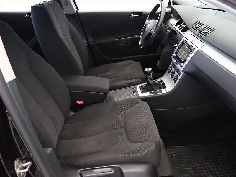 Volkswagen Passat (2008) Comfortline 2.0 TDI - fotka 7 z 14