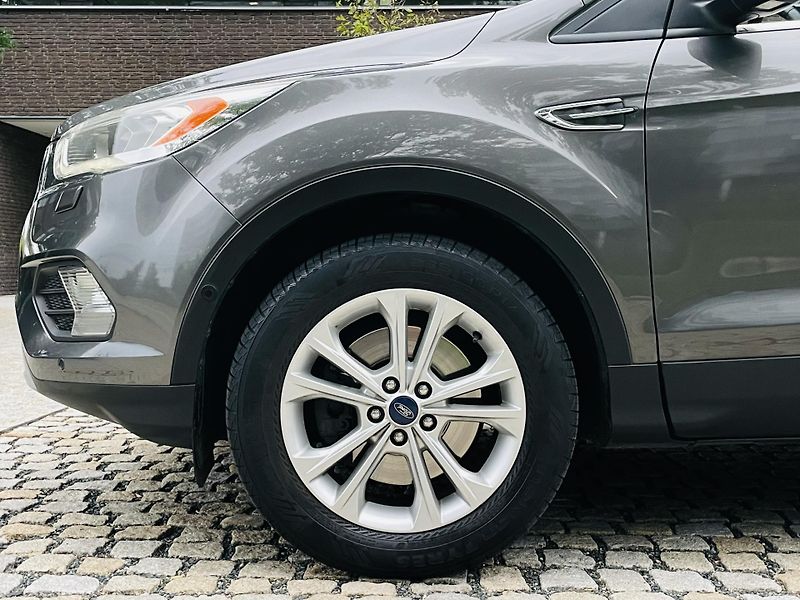 Ford Kuga 2.0TDCi MAN FACELIFT SERVISKA - fotka 44 z 45