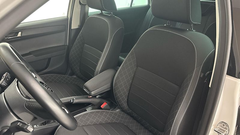 Škoda Fabia 1.0 TSI Ambition Combi - fotka 15 z 24