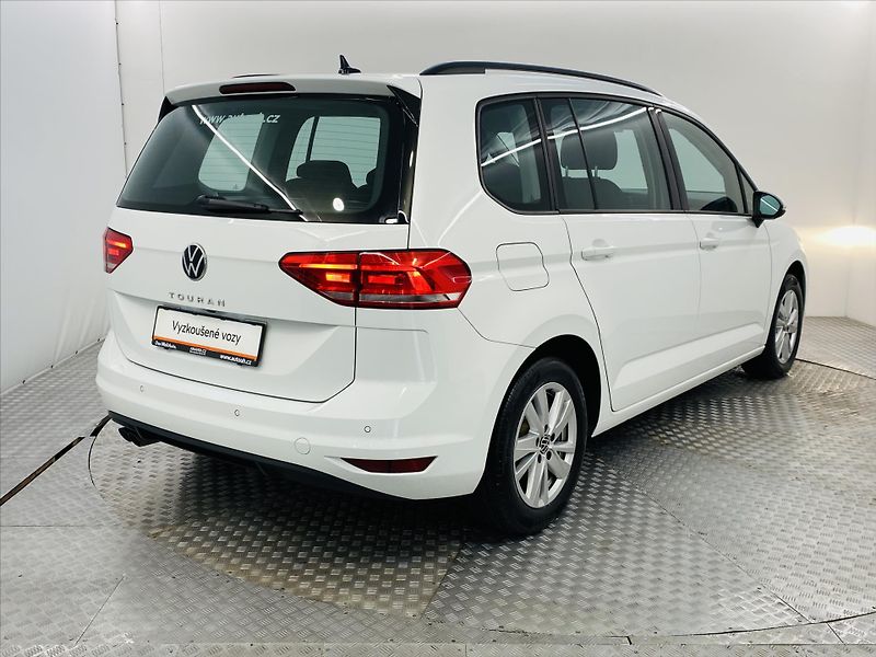 Volkswagen Touran 2,0 TDI DSG 110kW - fotka 2 z 25