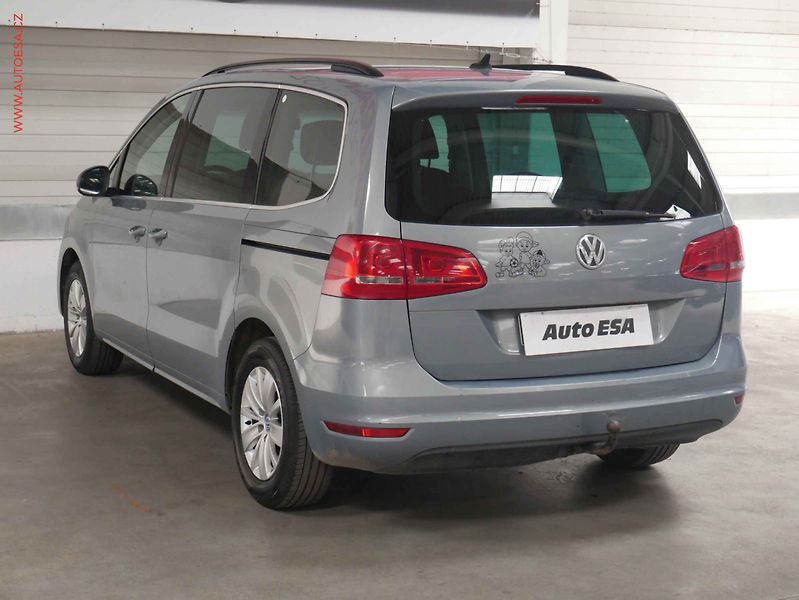 Volkswagen Sharan (2011) 2.0 TDi, AC, výhřev sed - fotka 4 z 20