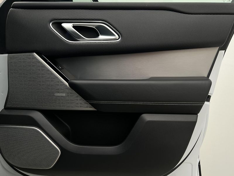 Land Rover Range Rover Velar D300 SE AUT - fotka 53 z 53