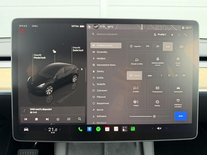 Tesla Model Y SR RWD LFP 220kW 1.Maj DPH - fotka 15 z 26
