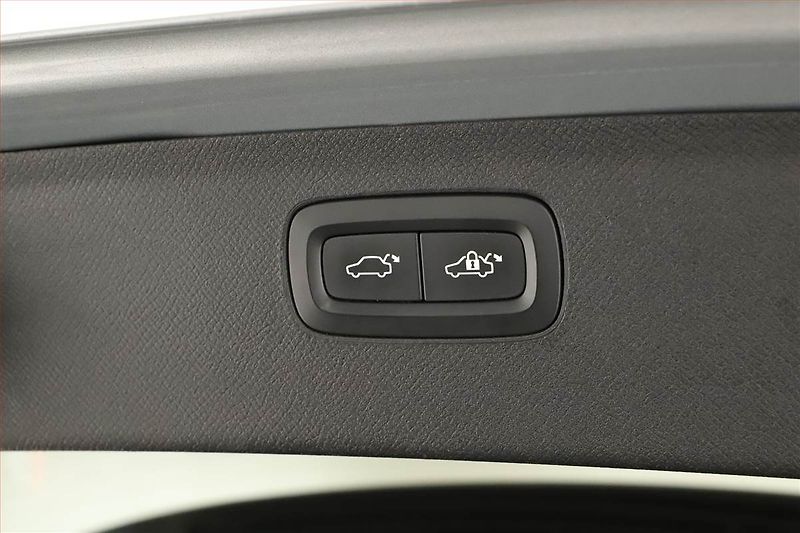 Volvo XC90 (2018) R-Design D5 AWD Polestar - fotka 16 z 18