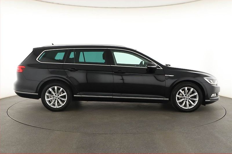 Volkswagen Passat (2018) 2.0 TDI, 4X4, Automat, Kůže - fotka 6 z 18