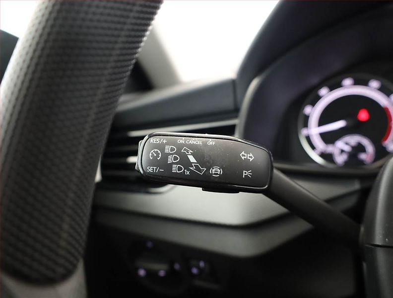 Škoda Kamiq (2023) Ambition Plus 1.0 TSI, ČR - fotka 17 z 19