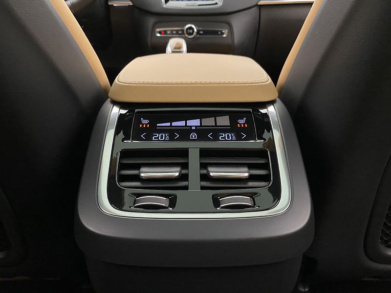 Volvo XC90 B5 AWD BRIGHT ULTRA AUT CZ 7m - fotka 34 z 66