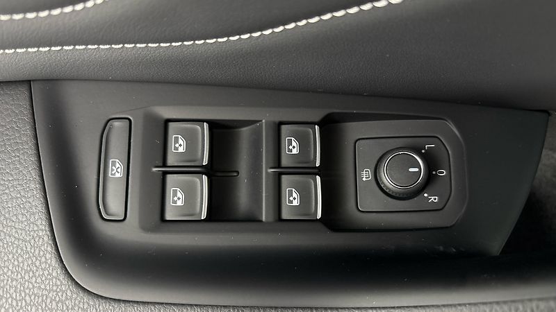 Volkswagen Passat 2.0 TDI DSG Elegance Variant - fotka 23 z 27