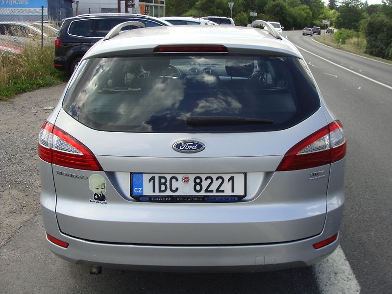 Ford Mondeo 2.0 TDCi, 103 kW, klimatizace - fotka 4 z 31