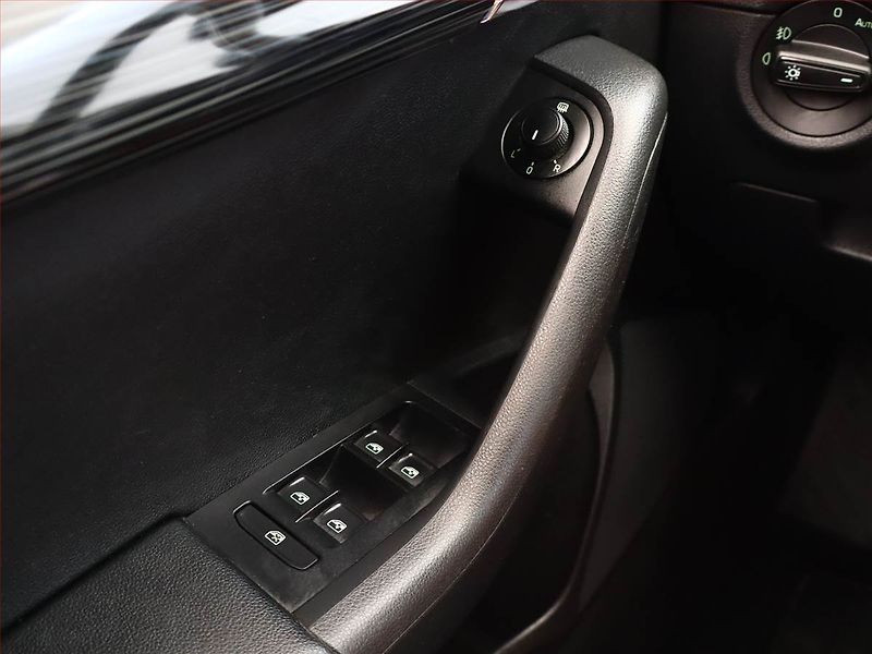 Škoda Octavia (2018) 1.5 TSI, Navi, Tempomat - fotka 16 z 17