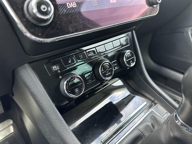 Škoda Superb 2.0 TDI Style - fotka 20 z 37
