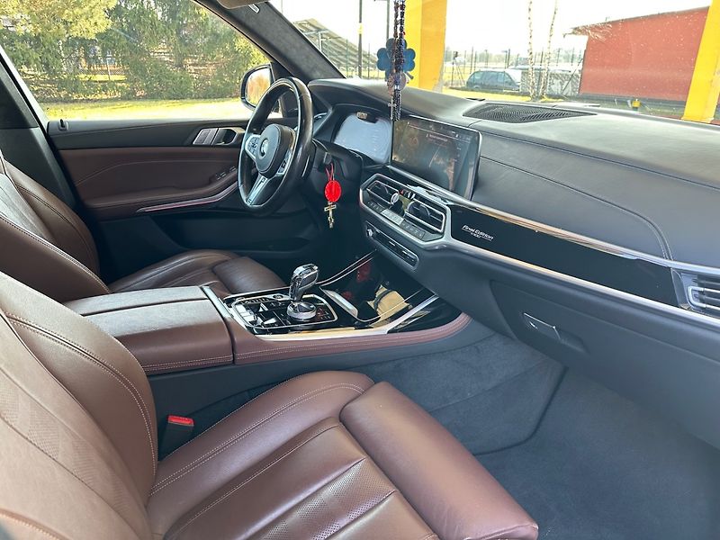 BMW X7 (2021) M50D FINAL EDITION 1/100 - fotka 10 z 43