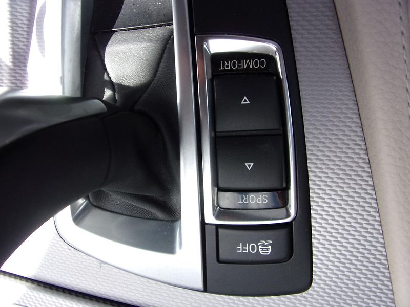BMW Řada 5 (2012) M550d X-DRIVE 280kW KRÁSNÝ VŮZ - fotka 32 z 34