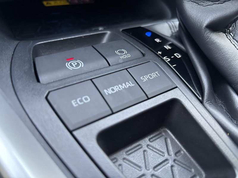 Toyota RAV4 SELECTION 2.5 Hyb. 160 kW - fotka 20 z 29