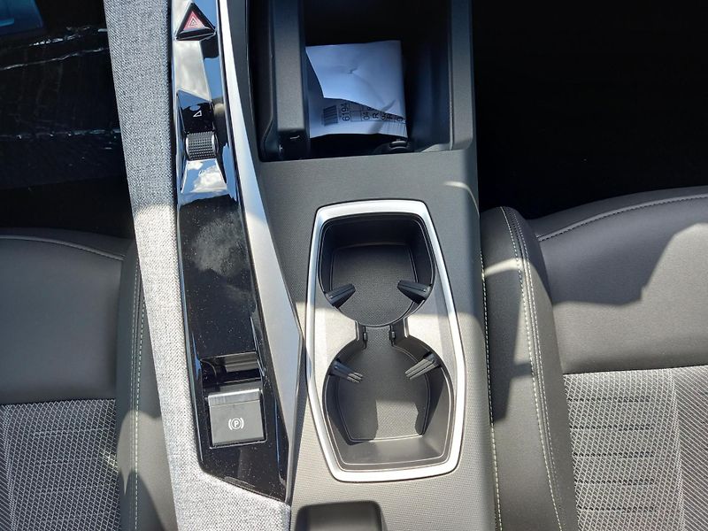 Peugeot 5008 (2026) GT Summer blue 145k e-DCS6 - fotka 29 z 39