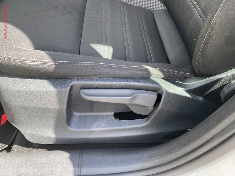 Škoda Octavia (2018) 1.6 TDi, ČR, servis.kniha - fotka 14 z 17