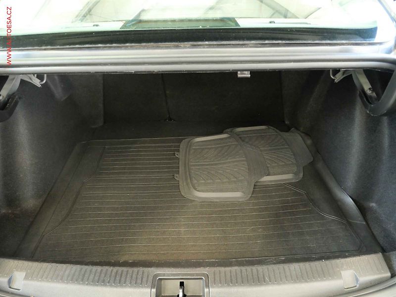Renault Fluence (2012) 1.6i, 2.maj,ČR, Klima, temp - fotka 7 z 22