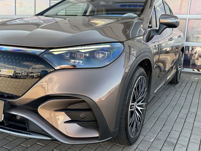 Mercedes-Benz EQE 500 AMG 4MATIC SUV - fotka 9 z 39
