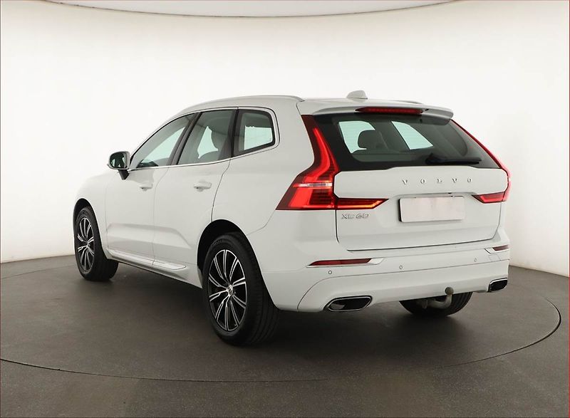 Volvo XC60 (2018) D4 AWD - fotka 4 z 27