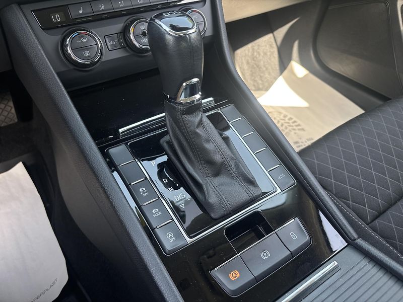 Škoda Superb (2016) 2.0 TSI 162kw Style NAV - fotka 29 z 31