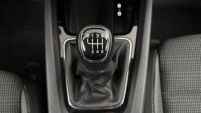Škoda Octavia 2.0 TDI Ambition Combi - fotka 21 z 23