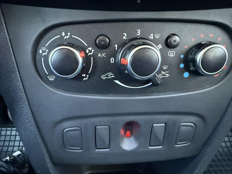 Dacia Sandero 1,0 klima / zcela nový servis - fotka 16 z 17