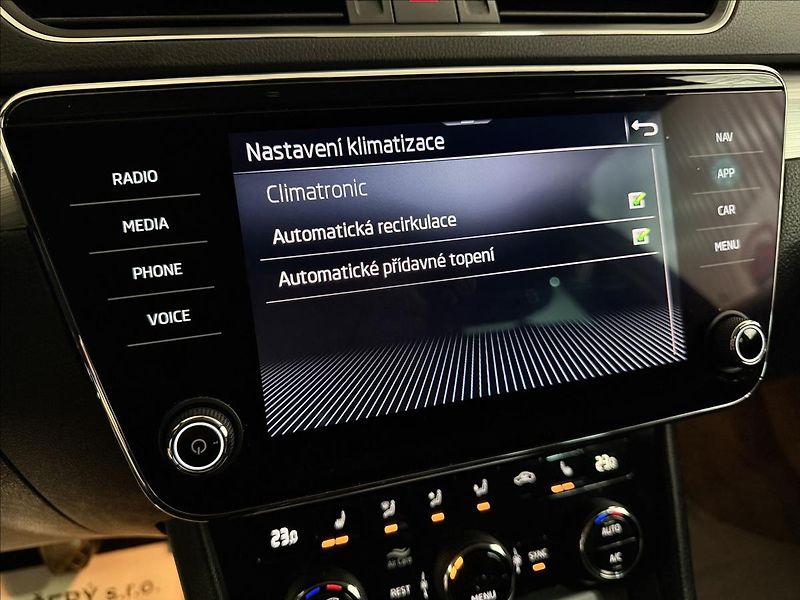 Škoda Superb 2.0TDI 110kW Manuál 1 Majitel - fotka 25 z 41