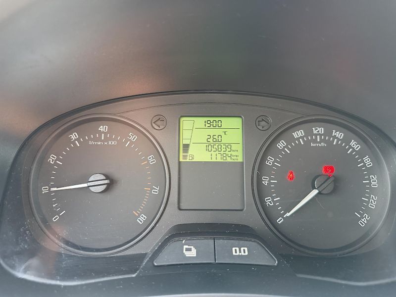 Škoda Fabia (2012) 1,2 TSi, 51kw, AC, STK 9/27 - fotka 9 z 10
