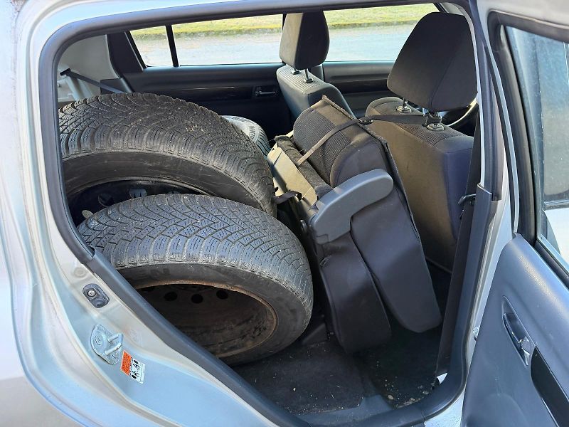 Suzuki Swift 1,3 16V 4x4 / sada pneu / - fotka 15 z 21