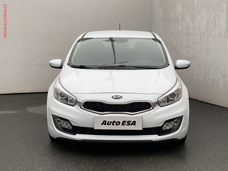 Kia Ceed (2015) 1.4 i, Style, TZ,  výhřev sed - fotka 2 z 14