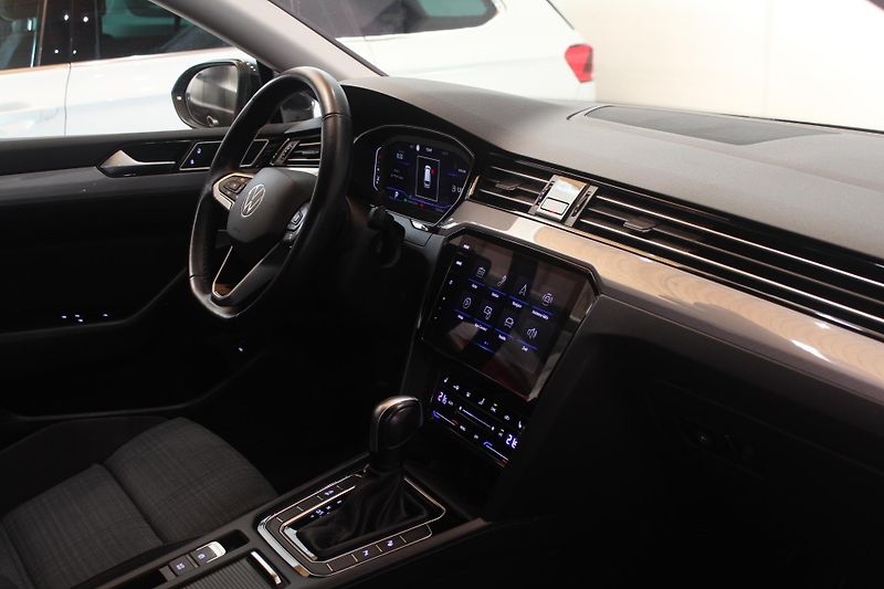 Volkswagen Passat (2022) 2.0TDI DSG Display LED TAŽNÉ - fotka 22 z 37