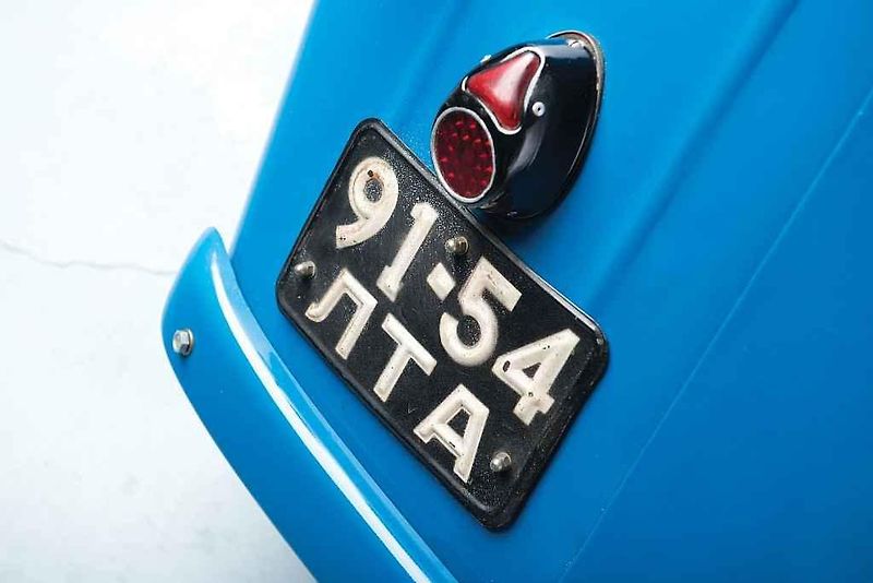 SMZ S-3A poháněl slabý dvoutaktní motor z motocyklu.