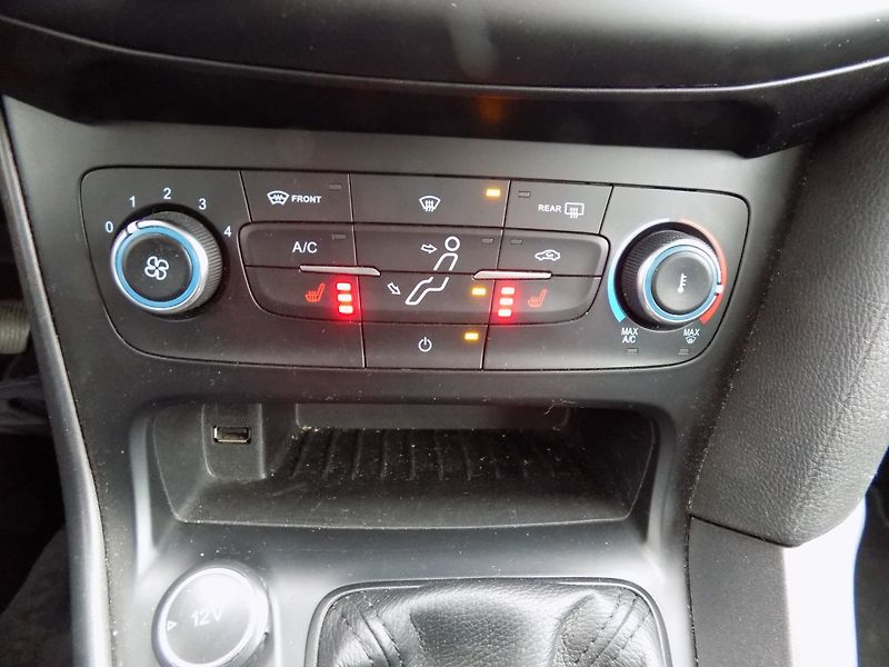 Ford Focus (2017) 1.0/Eco-Boost/Klimatizace/ - fotka 27 z 33