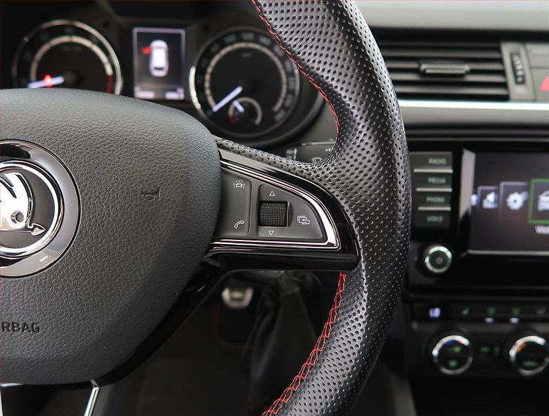 Škoda Octavia (2016) RS 2.0 TSI, Kůže, Bi-Xenony - fotka 19 z 25