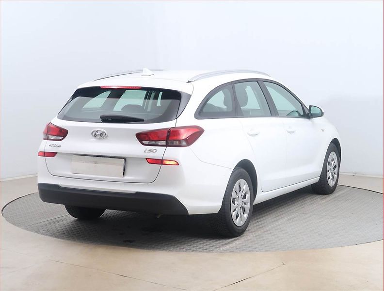 Hyundai i30 (2021) 1.0 T-GDI, ČR,1.maj - fotka 5 z 14