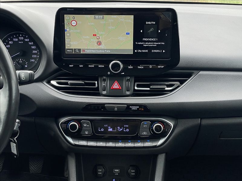 Hyundai i30 1,5 T-GDI Combi Smart PDC - fotka 11 z 23